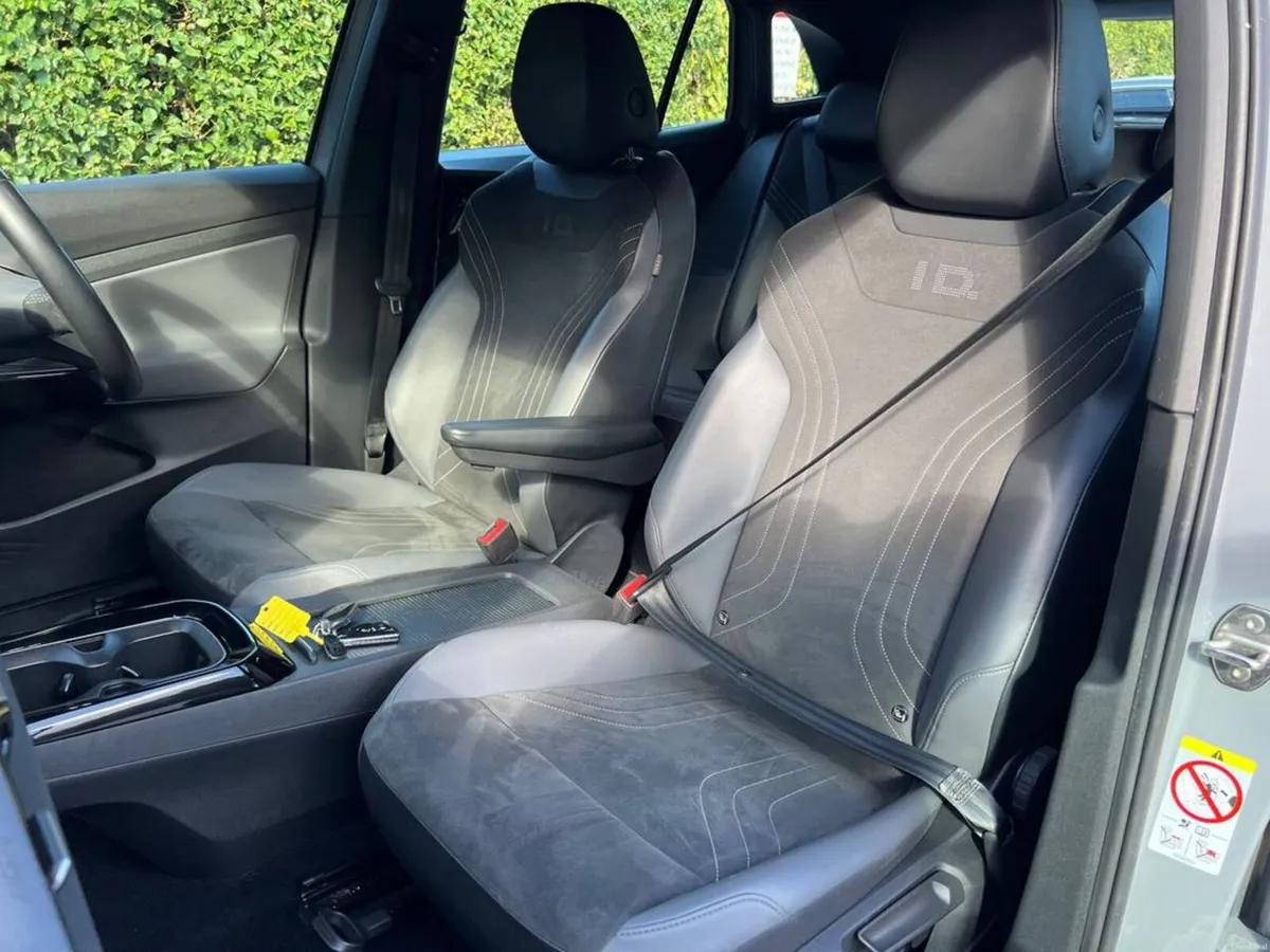 Volkswagen ID.4 PRO 77KWH // DUAL ZONE CLIMATE CON - Image 6