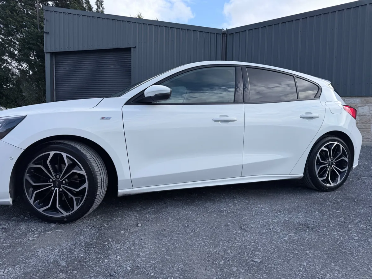 Ford Focus 221’ ST Line 1.0 EcoBoost MHEV - Image 5