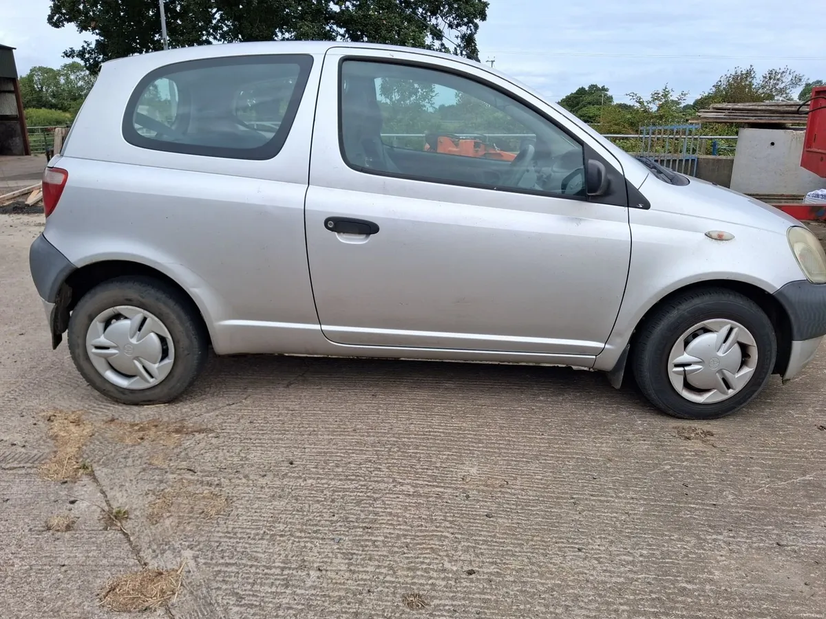 Toyota Yaris 2002 - Image 2