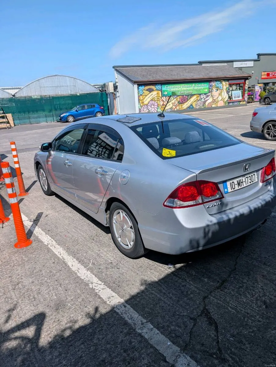 Honda Civic 2010 - Image 2