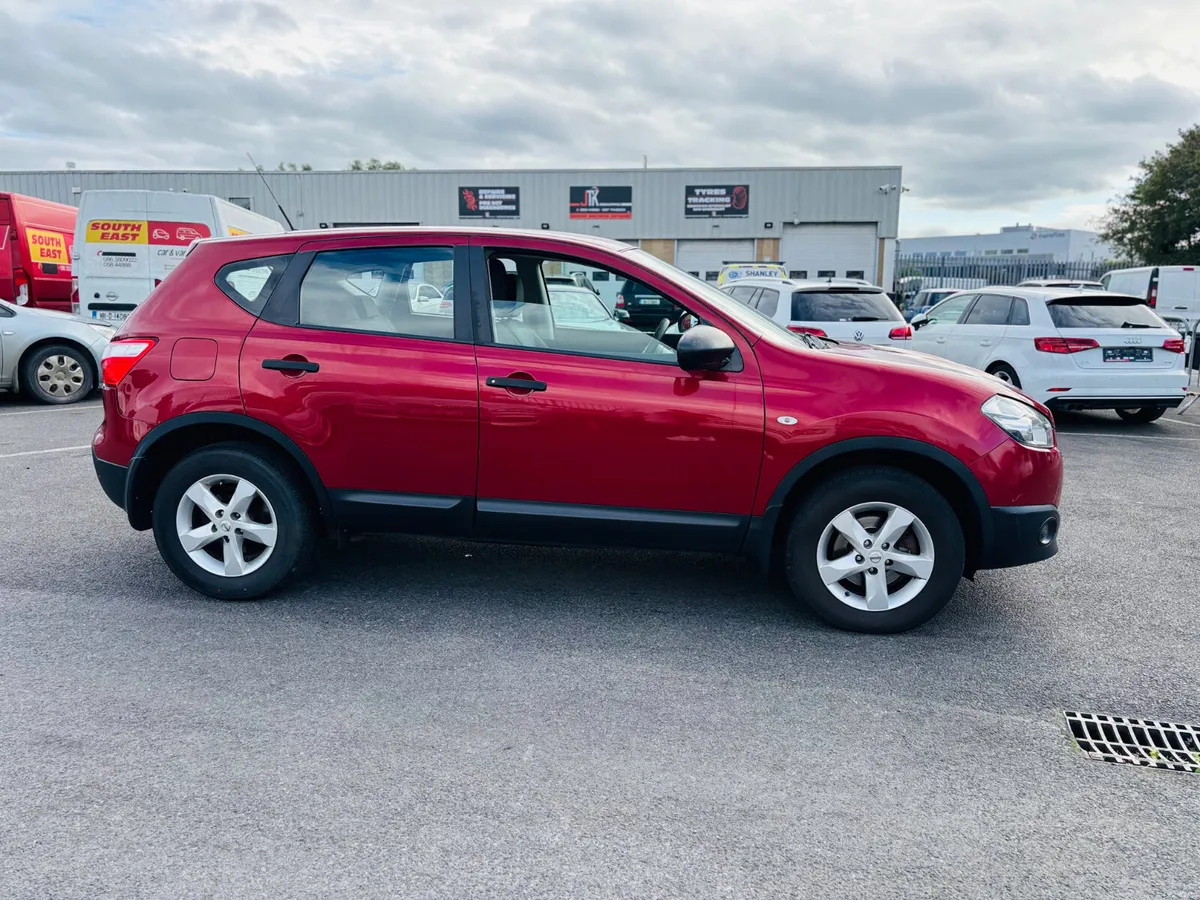 Nissan Qashqai 2013 Very low mileage 130km - Image 4