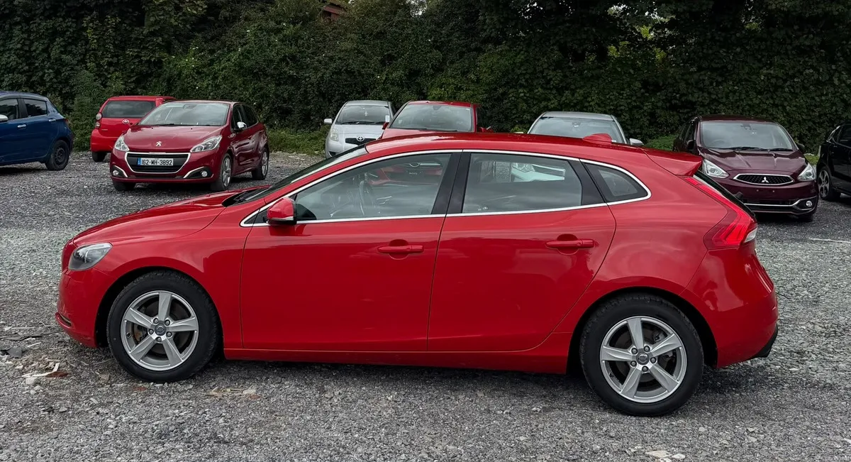 Volvo V40 1.6 Petrol Automatic - Image 2