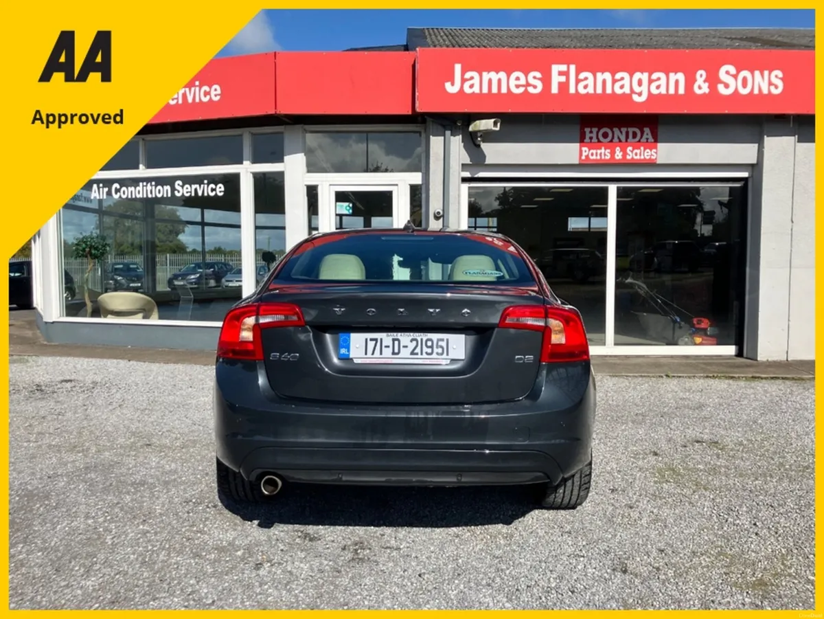 Volvo S60 D2 SE 4DR - Image 5