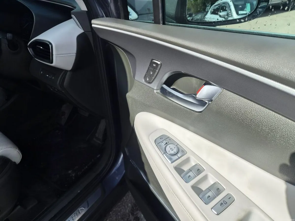 Hyundai Santa Fe Phev 5DR Auto - Image 6