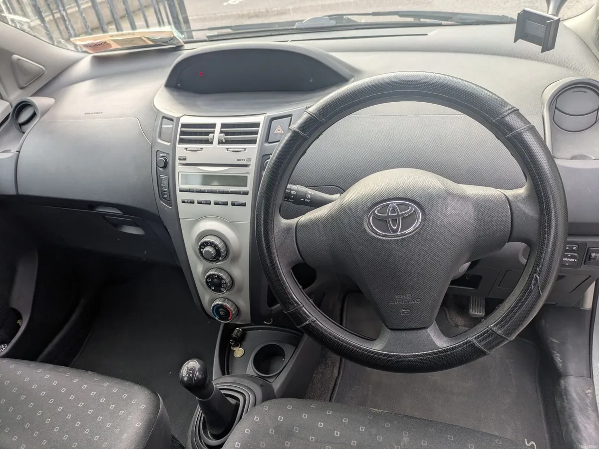 Toyota Yaris 2008 - Image 6