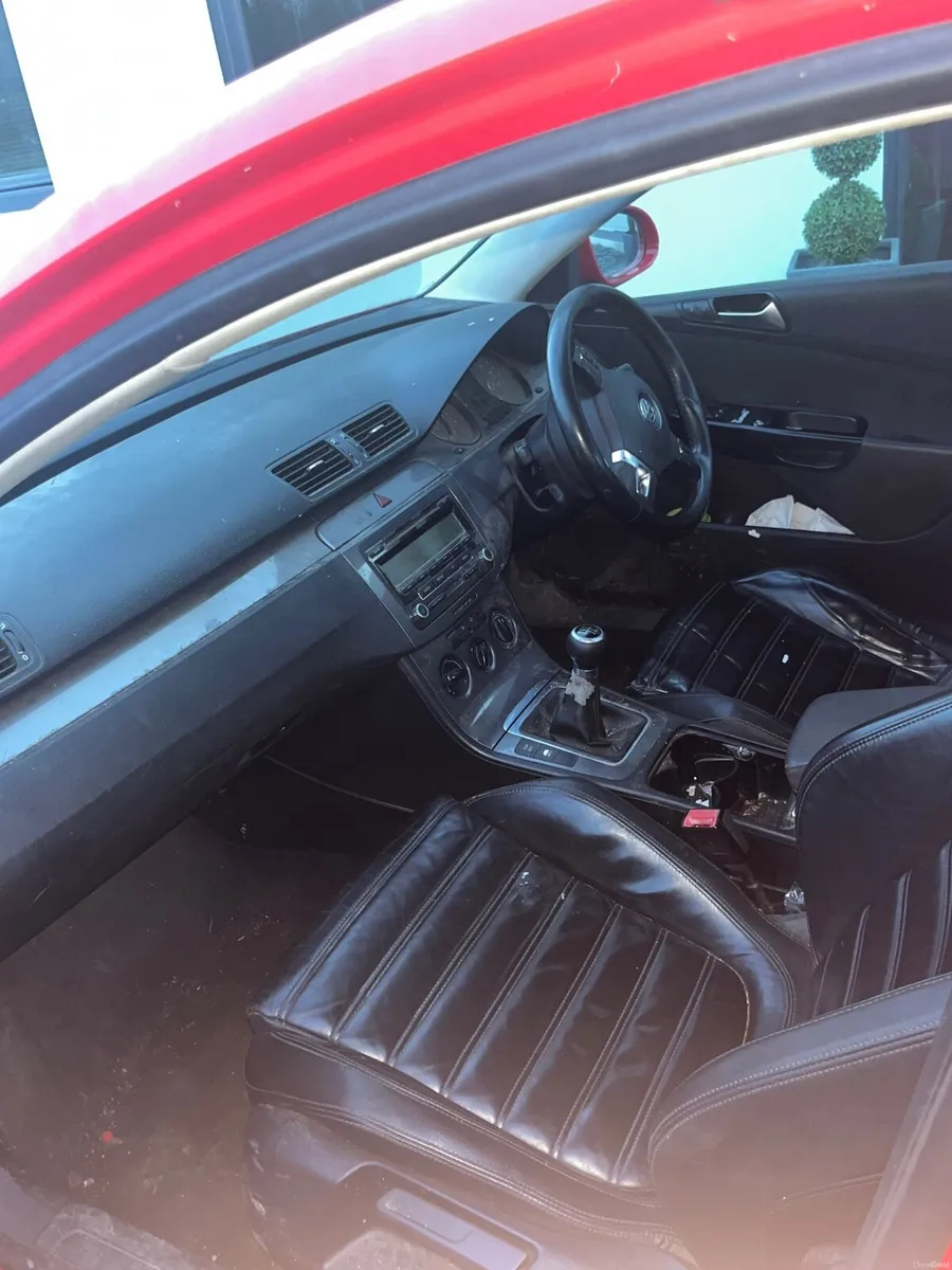 Volkswagen Passat 2009 R line - Image 3