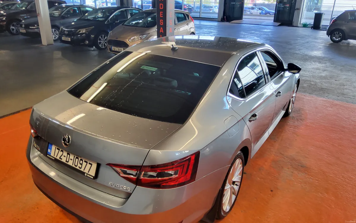 Skoda Superb 2017 - Image 2