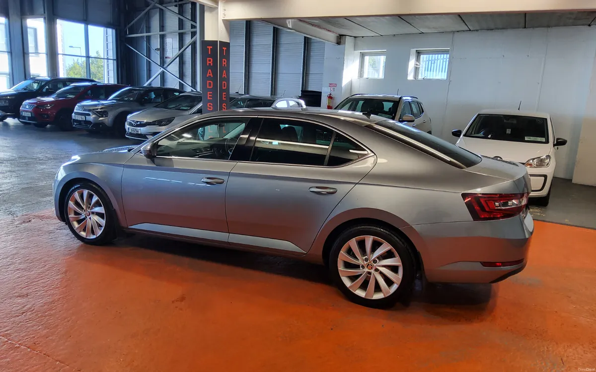 Skoda Superb 2017 - Image 6
