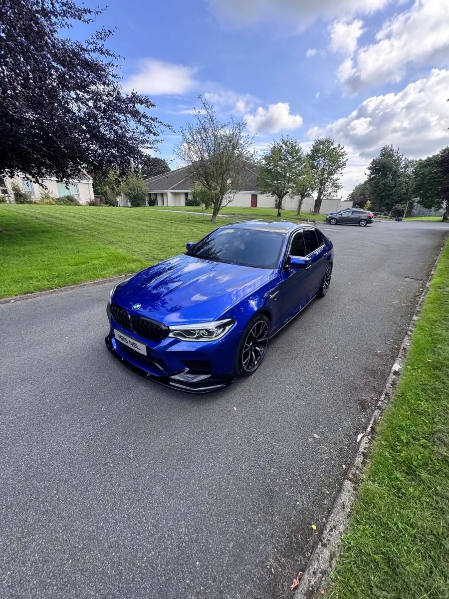 BMW F90 M5 Exclusive Marina Bay Blu - Image 2