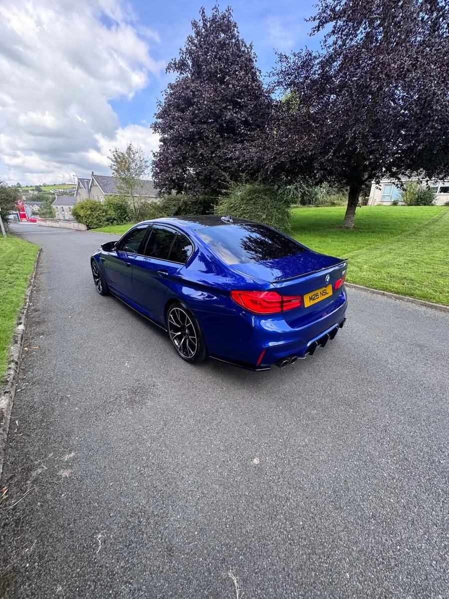 BMW F90 M5 Exclusive Marina Bay Blu - Image 4