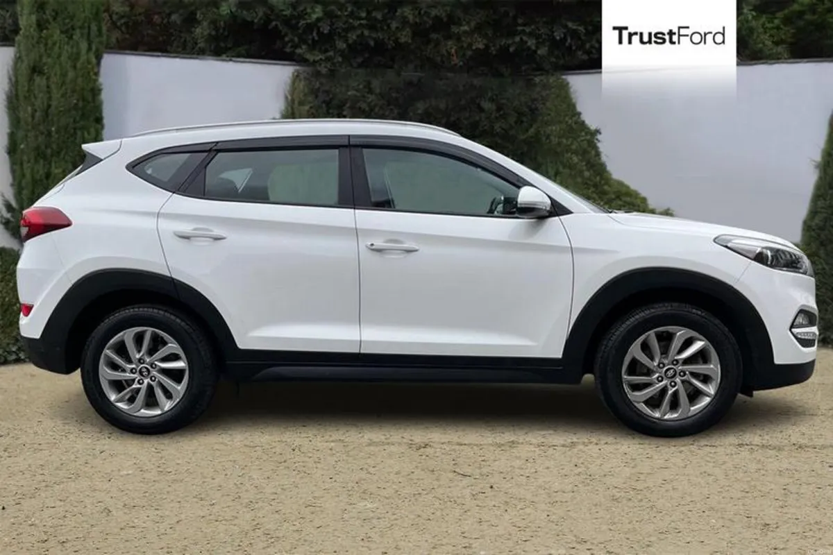 Hyundai Tucson 1.6 GDi Blue Drive SE Nav 5dr 2WD - Image 3