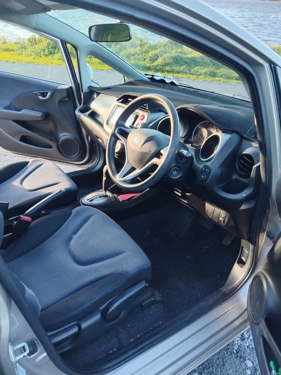 Honda Fit 2010 Automatic - Image 6