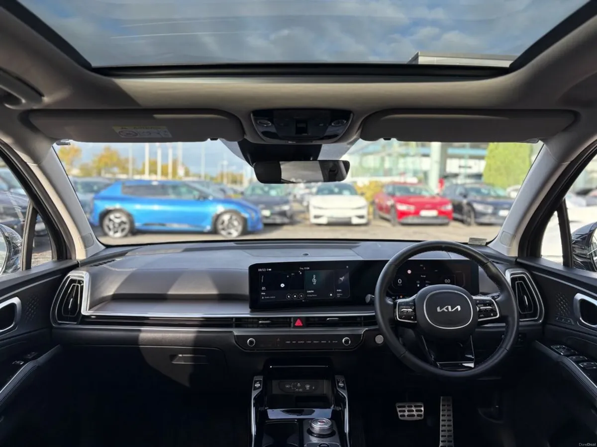 Kia Sorento 1.6 Plug in hybrid ( 7 Seats ) - Image 3