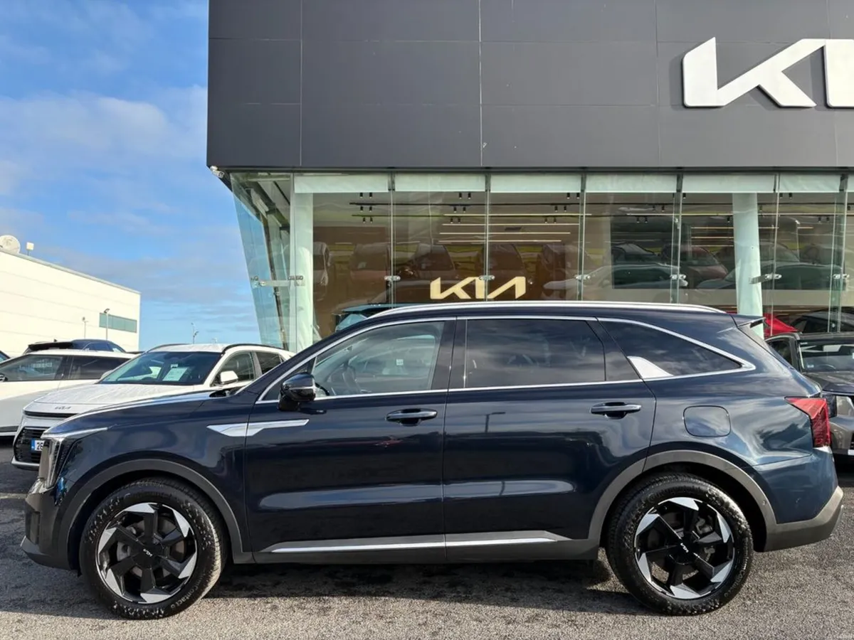 Kia Sorento 1.6 Plug in hybrid ( 7 Seats ) - Image 4
