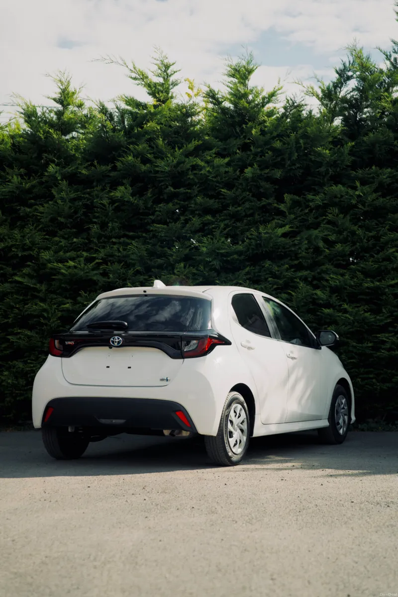 Toyota Yaris 1.5 Hybrid 2023 | Stylish & Efficient - Image 3