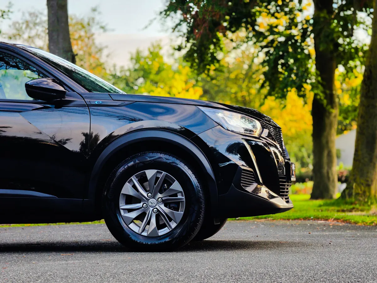 2023 Peugeot 2008 Electric  50 kWh - Image 6
