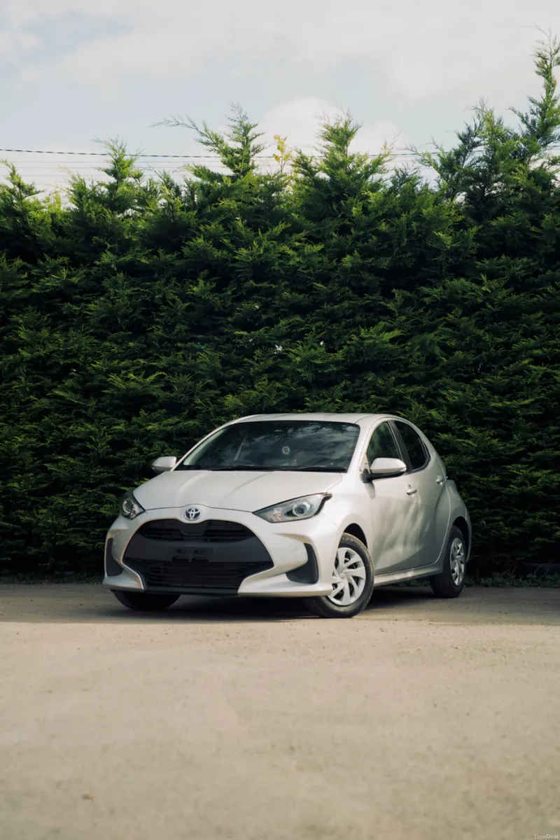 Toyota Yaris 1.5 Hybrid 2022 | Stylish & Efficient - Image 1
