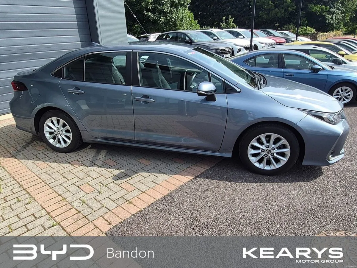 Toyota Corolla 1.8 Hybrid Luna Saloon - Image 5