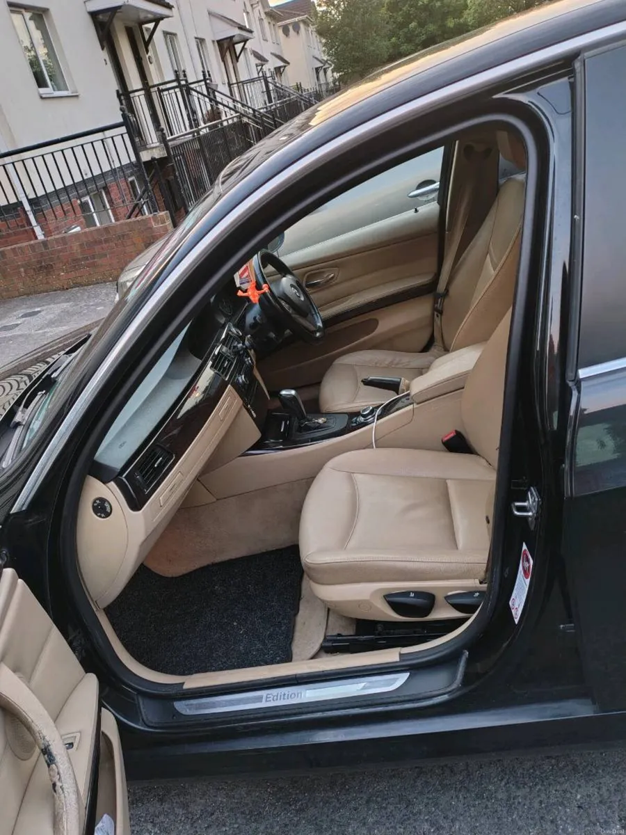 Car - Image 4