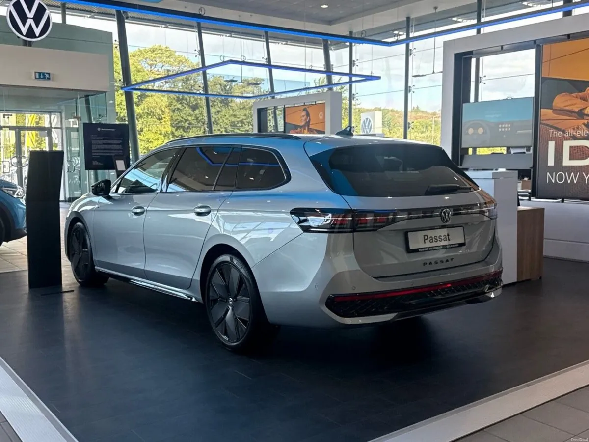 Volkswagen Passat 2.0TDI DSG 150HP R-LINE - Image 3