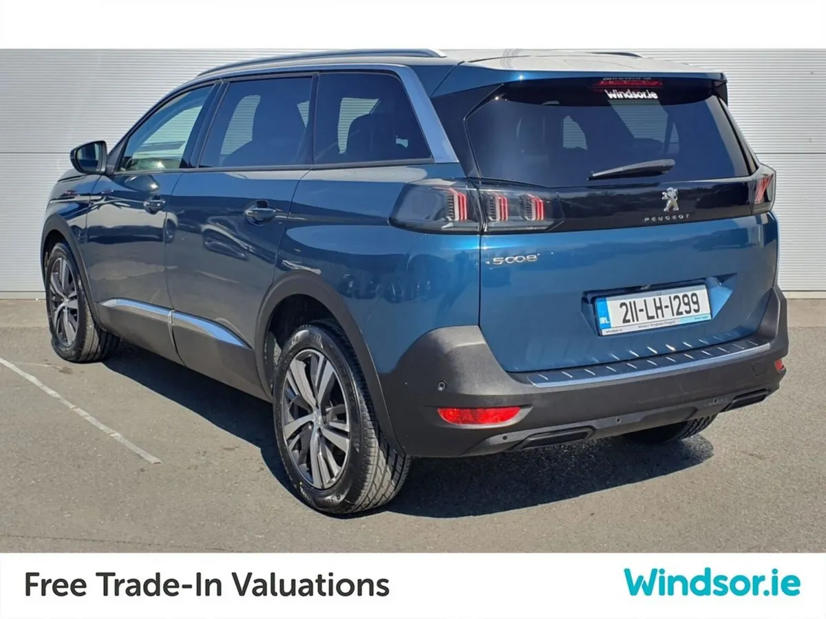 Peugeot 5008 1.2 PureTech 130bhp Allure **€3000 SC - Image 2