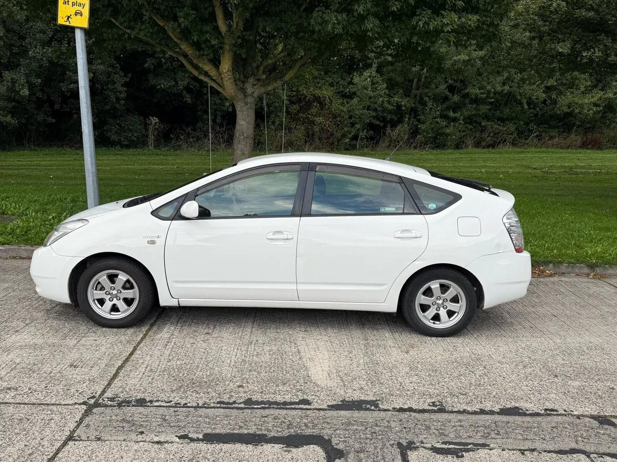 Toyota Prius AUTO / NCT 7/27 / 141k kms*** - Image 5