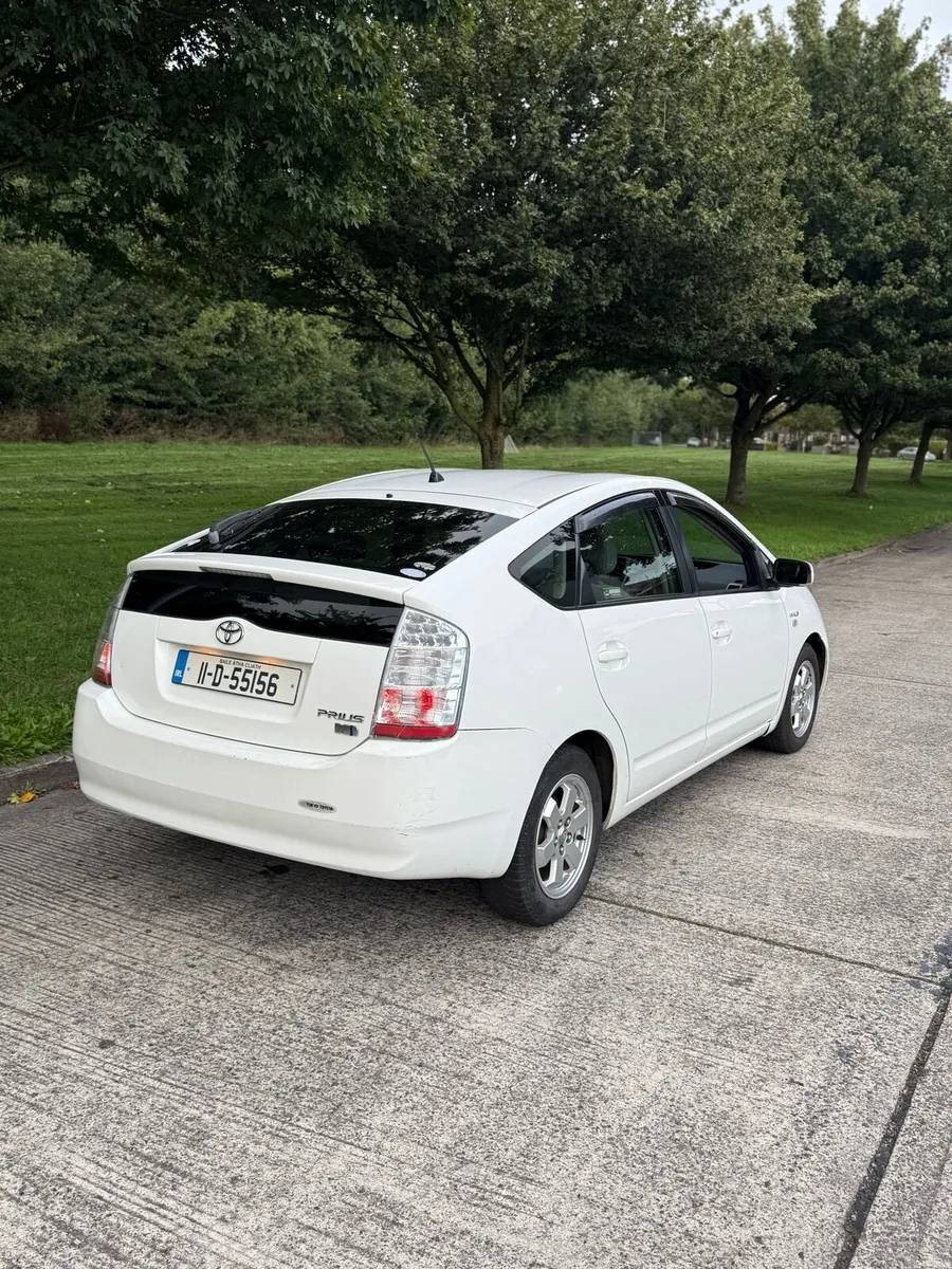 Toyota Prius AUTO / NCT 7/27 / 141k kms*** - Image 3