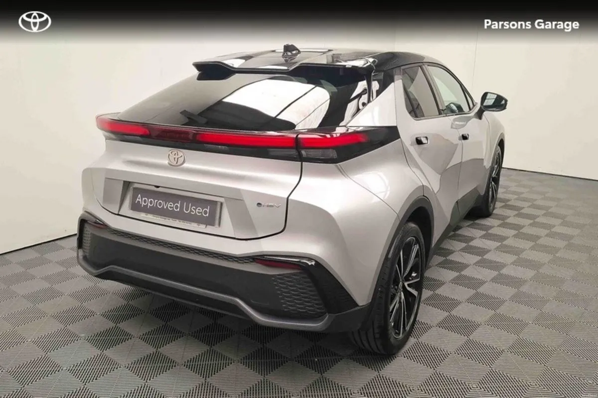 Toyota C-HR Hybrid Sol - Image 2