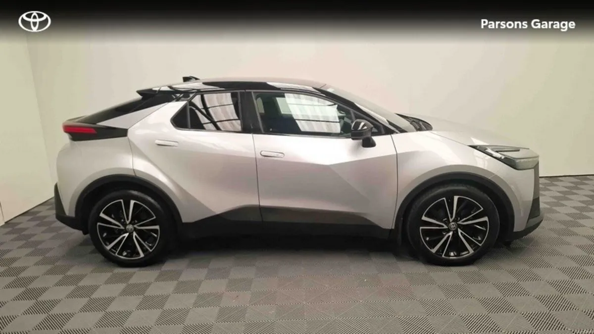 Toyota C-HR Hybrid Sol - Image 3