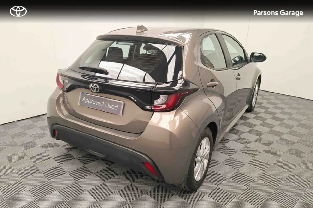 Toyota Yaris 1.5 LUNA - Image 2