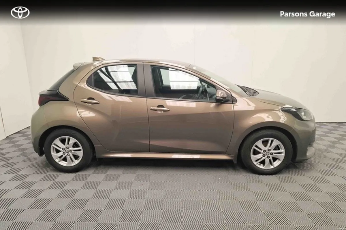 Toyota Yaris 1.5 LUNA - Image 3