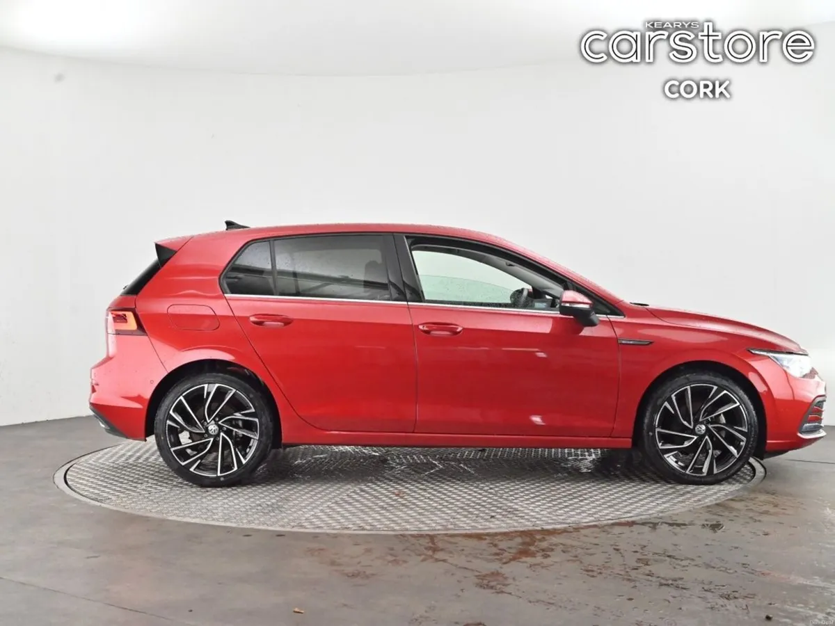 Volkswagen Golf eTSI - Image 2