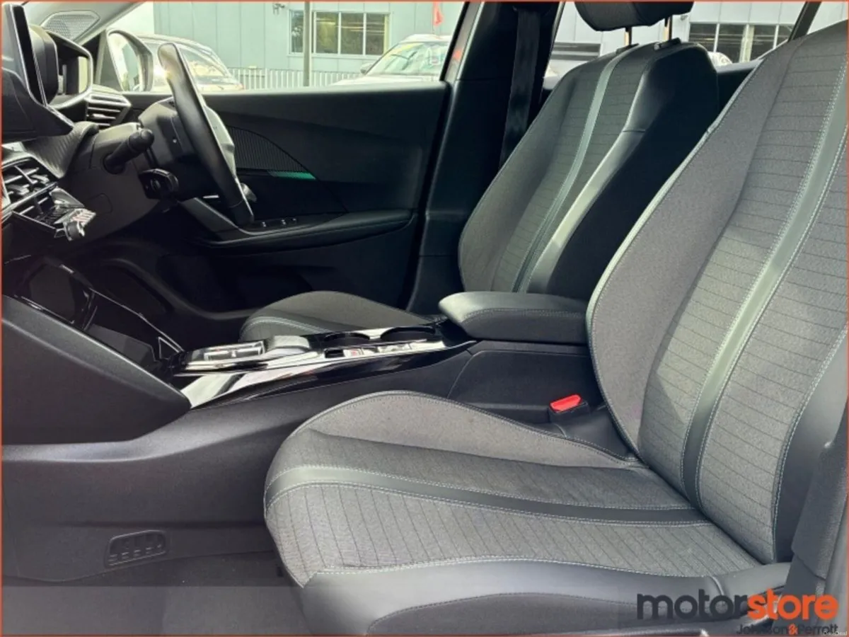 Peugeot 2008 Electric 136bhp (50 kWh) Allure - Image 3