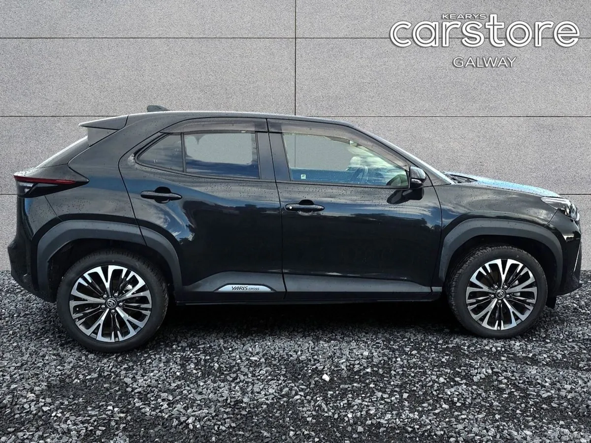 Toyota Yaris Cross Hybrid Z - Image 2