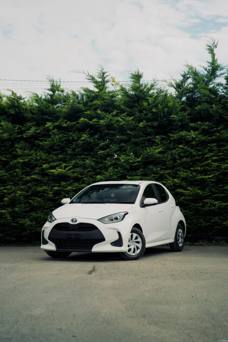 Toyota Yaris 1.5 Hybrid 2023 | Stylish & Efficient - Image 1