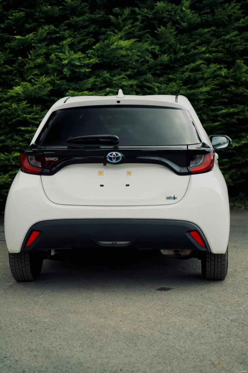 Toyota Yaris 1.5 Hybrid 2023 | Stylish & Efficient - Image 4