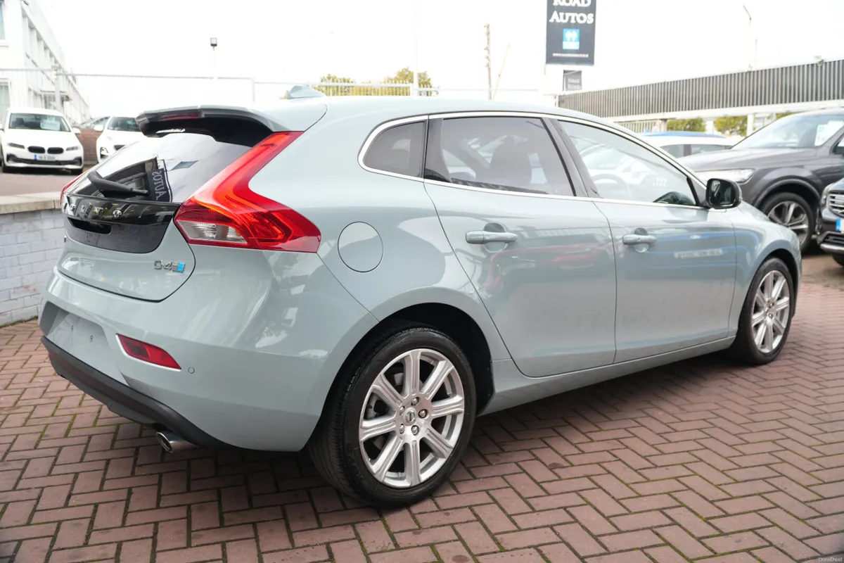 2017 VOLVO V40 D4 INSCRIPTION POLESTAR - Image 4
