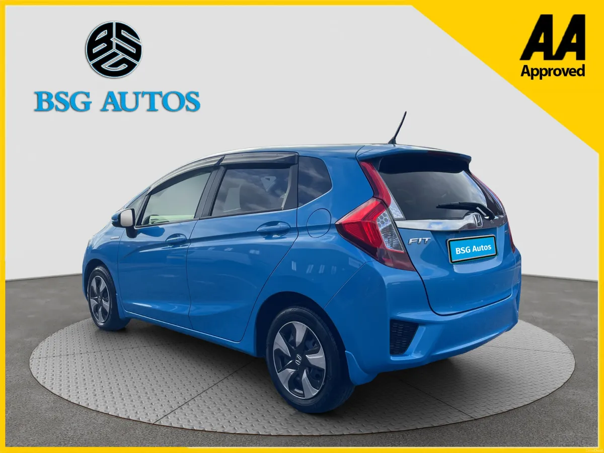 2015 HONDA FIT 1.5 HYBRID  AUTOMATIC *FINANCE* - Image 6