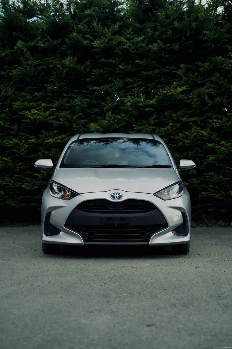 Toyota Yaris 1.5 Hybrid 2023 | Stylish & Efficient - Image 6