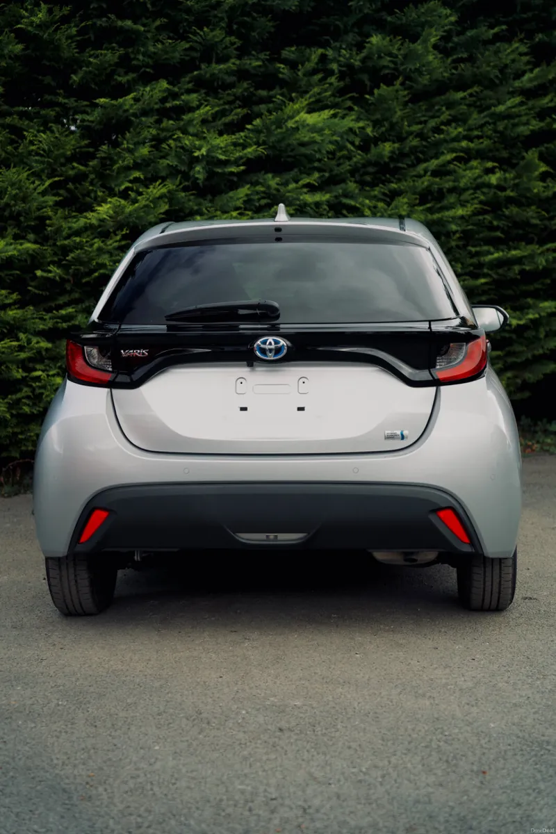 Toyota Yaris 1.5 Hybrid 2023 | Stylish & Efficient - Image 4