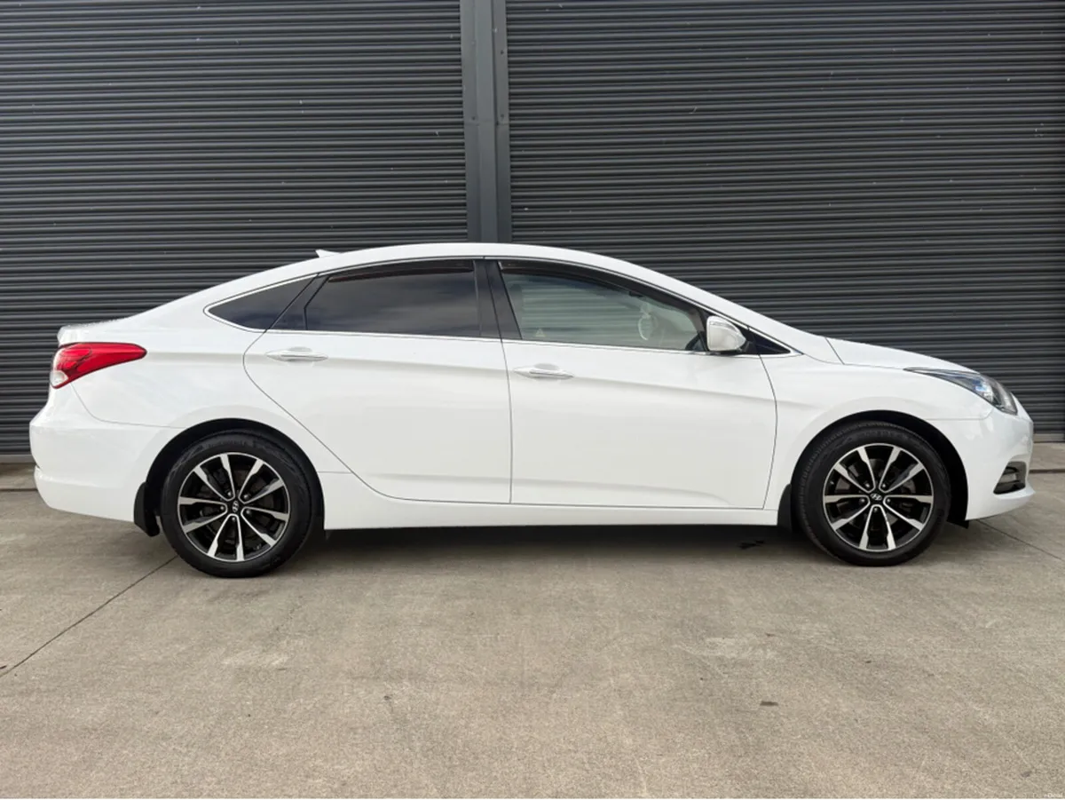 Hyundai i40 EXECUTIVE 4DR - Image 3