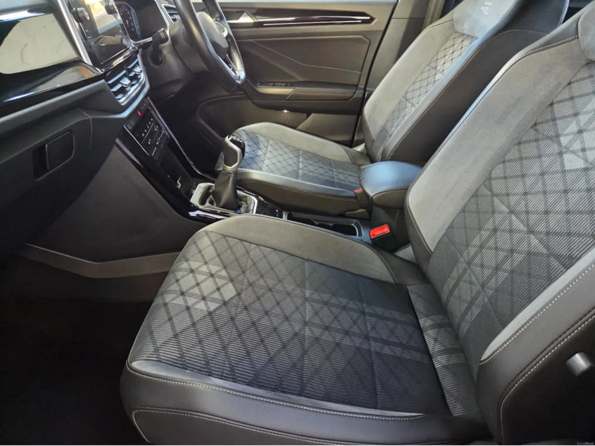 Volkswagen T-Roc R-LINE 2.0 TDI MANUAL 6SPEED FWD - Image 6