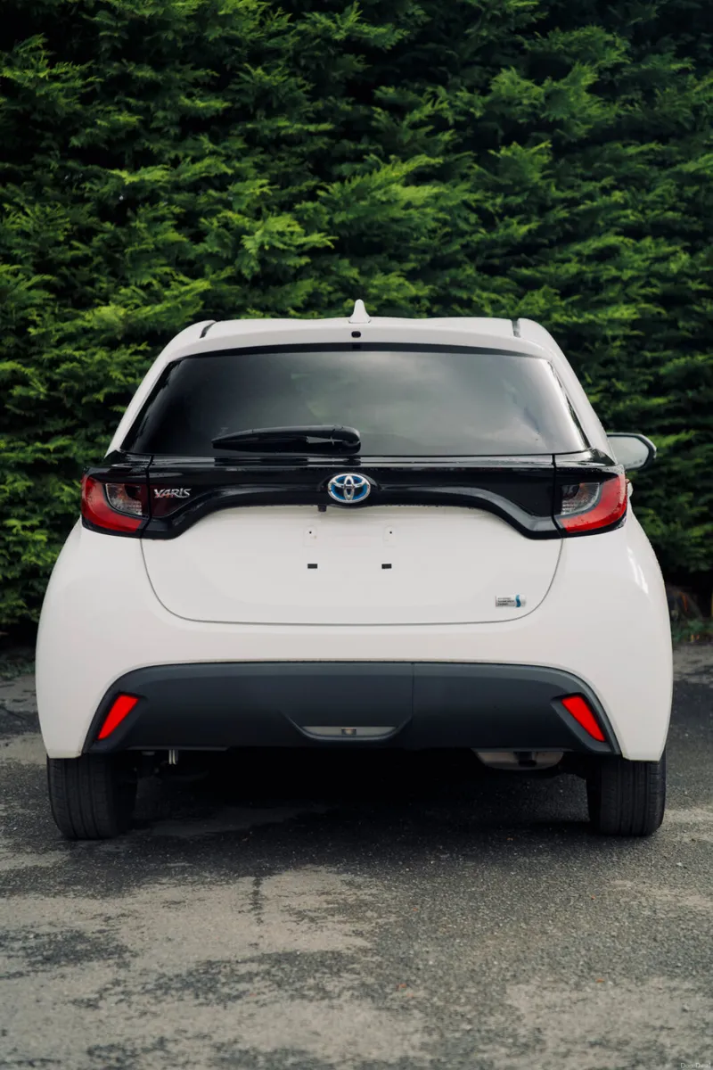 Toyota Yaris 1.5 Hybrid 2023 | Stylish & Efficient - Image 4