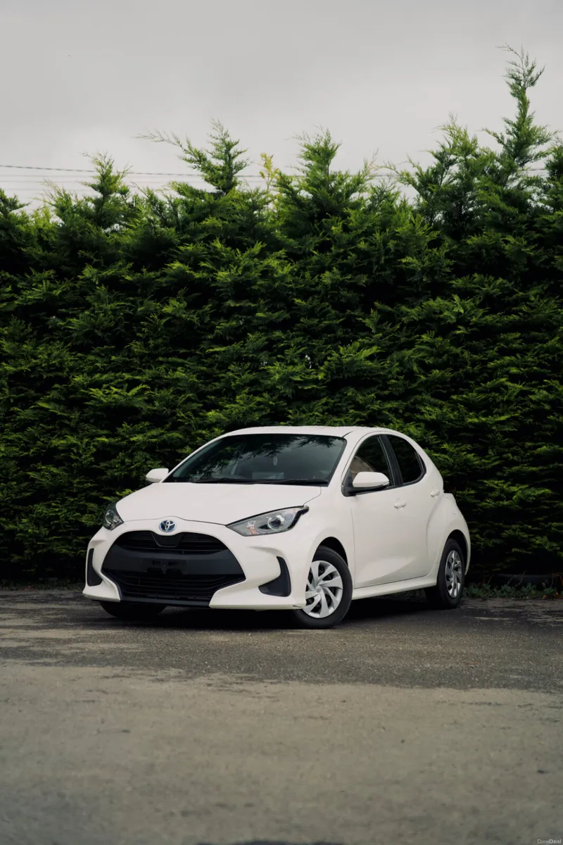 Toyota Yaris 1.5 Hybrid 2023 | Stylish & Efficient - Image 1