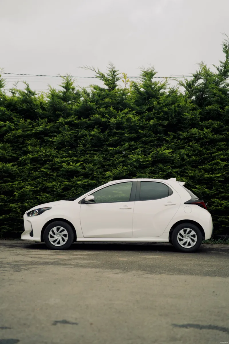 Toyota Yaris 1.5 Hybrid 2023 | Stylish & Efficient - Image 2