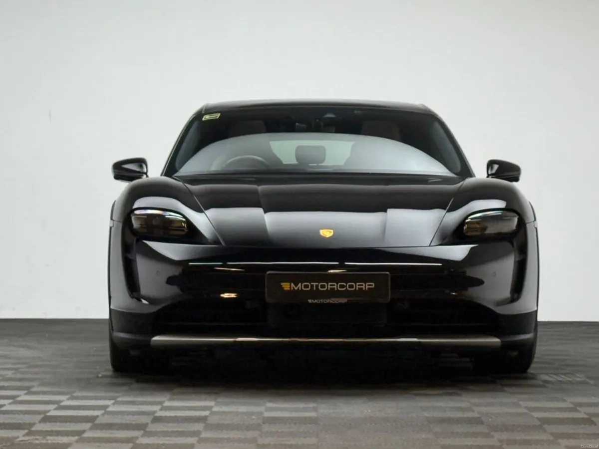 Porsche Taycan 4 Cross Turismo - Image 2
