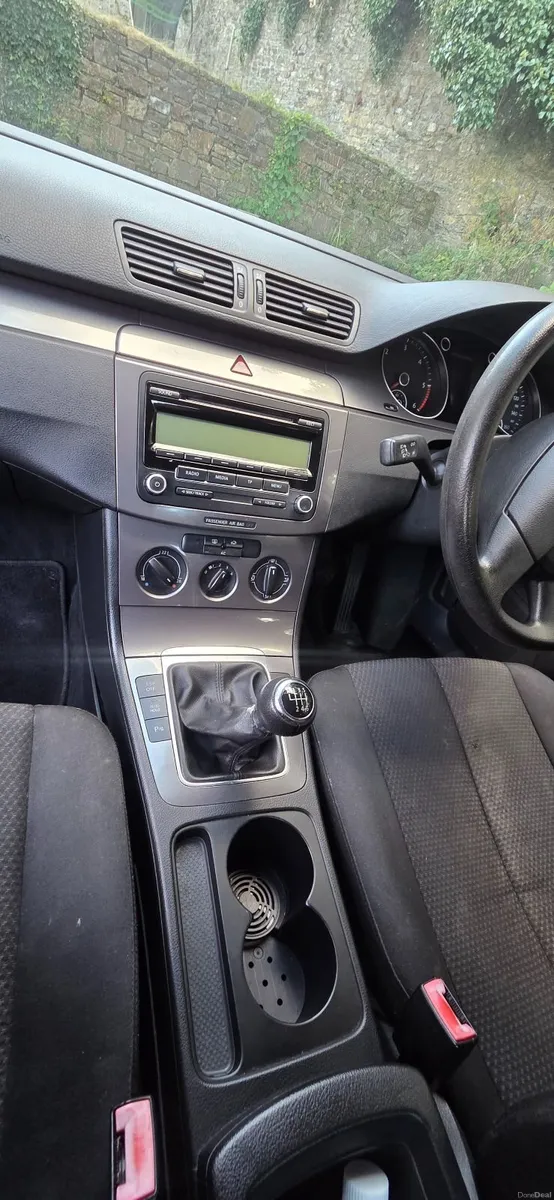 Volkswagen Passat 2009 - Image 4