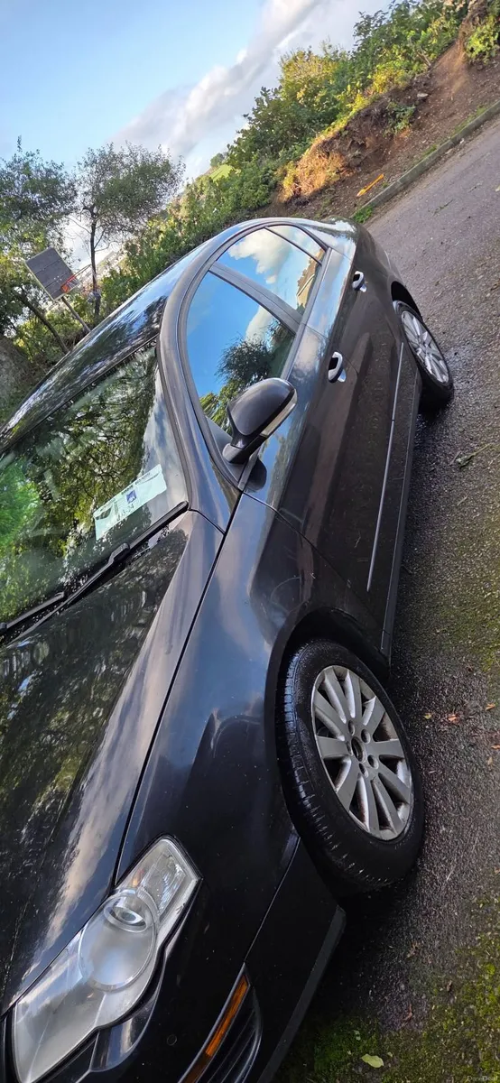 Volkswagen Passat 2009 - Image 2