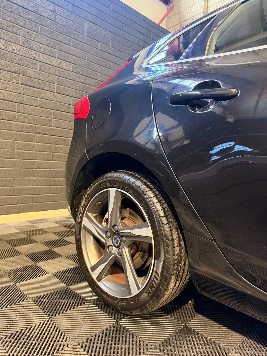 Volvo v40 Rdesign auto - Image 3