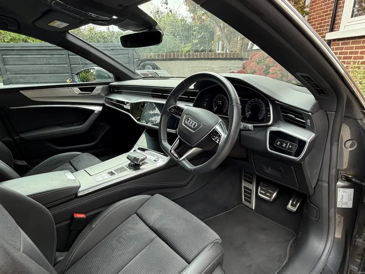 Audi A7 2023 2L Petrol TFSIe S Line Plug-In Hybrid - Image 4